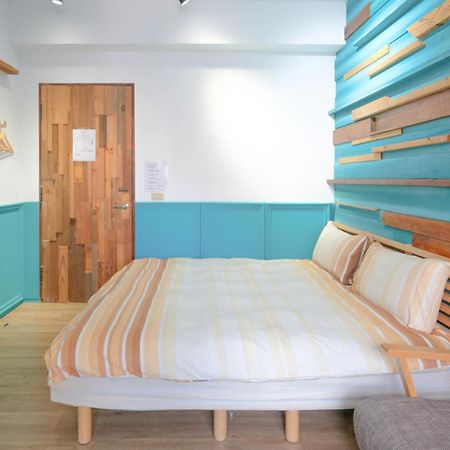 Re+Wood Guesthouse Tainan Extérieur photo