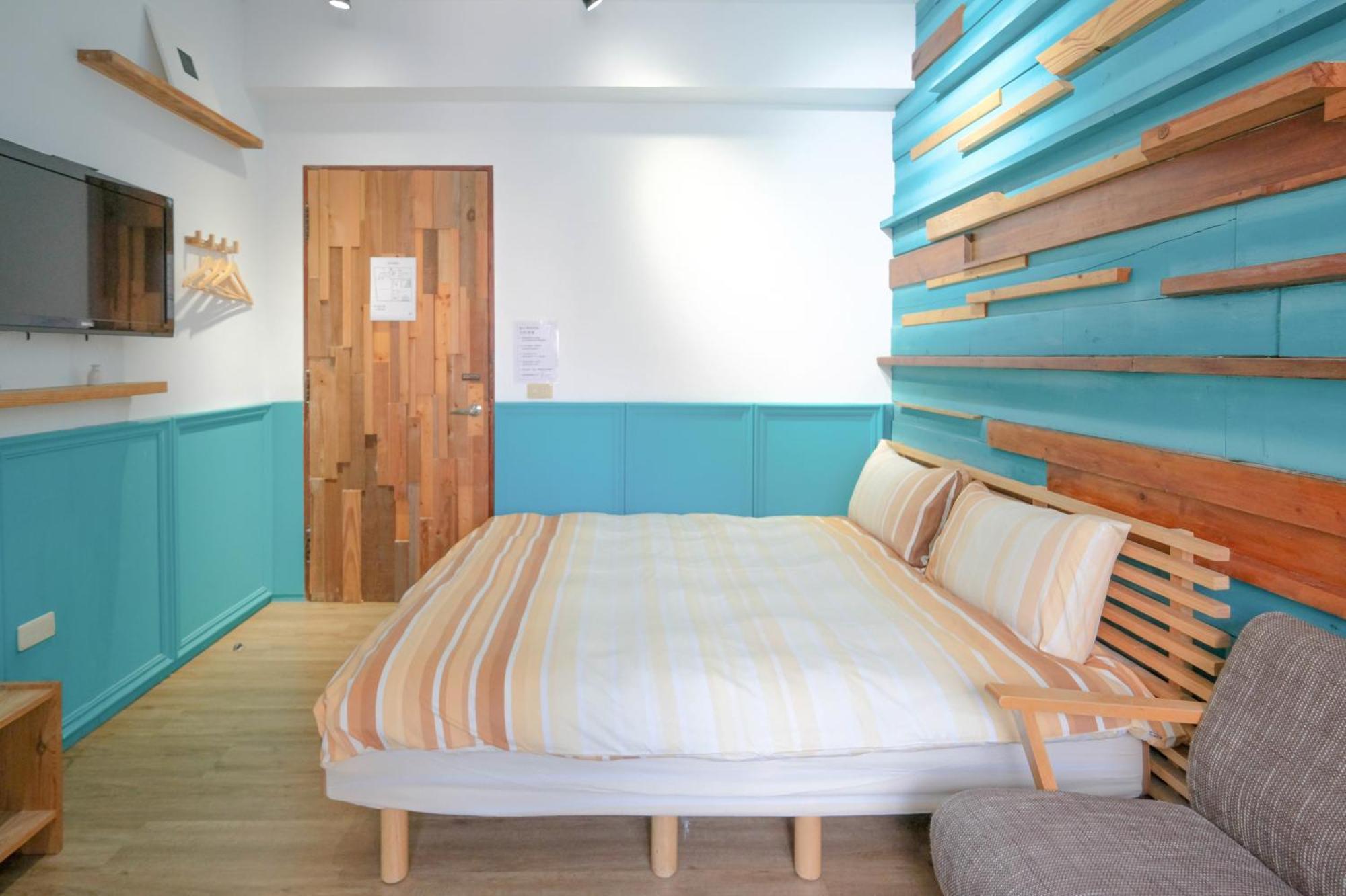 Re+Wood Guesthouse Tainan Extérieur photo