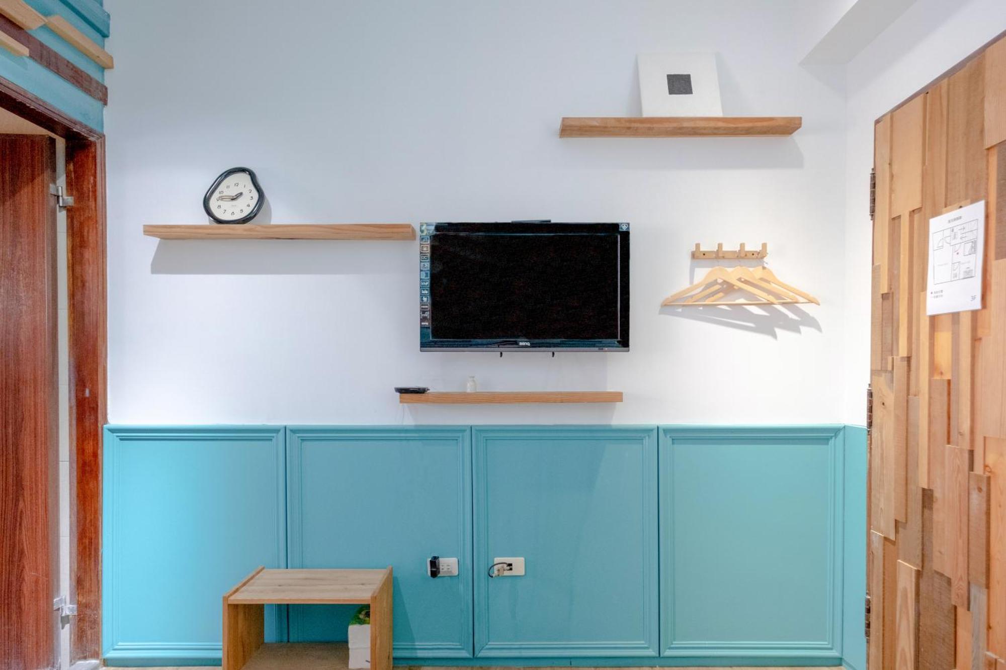 Re+Wood Guesthouse Tainan Extérieur photo