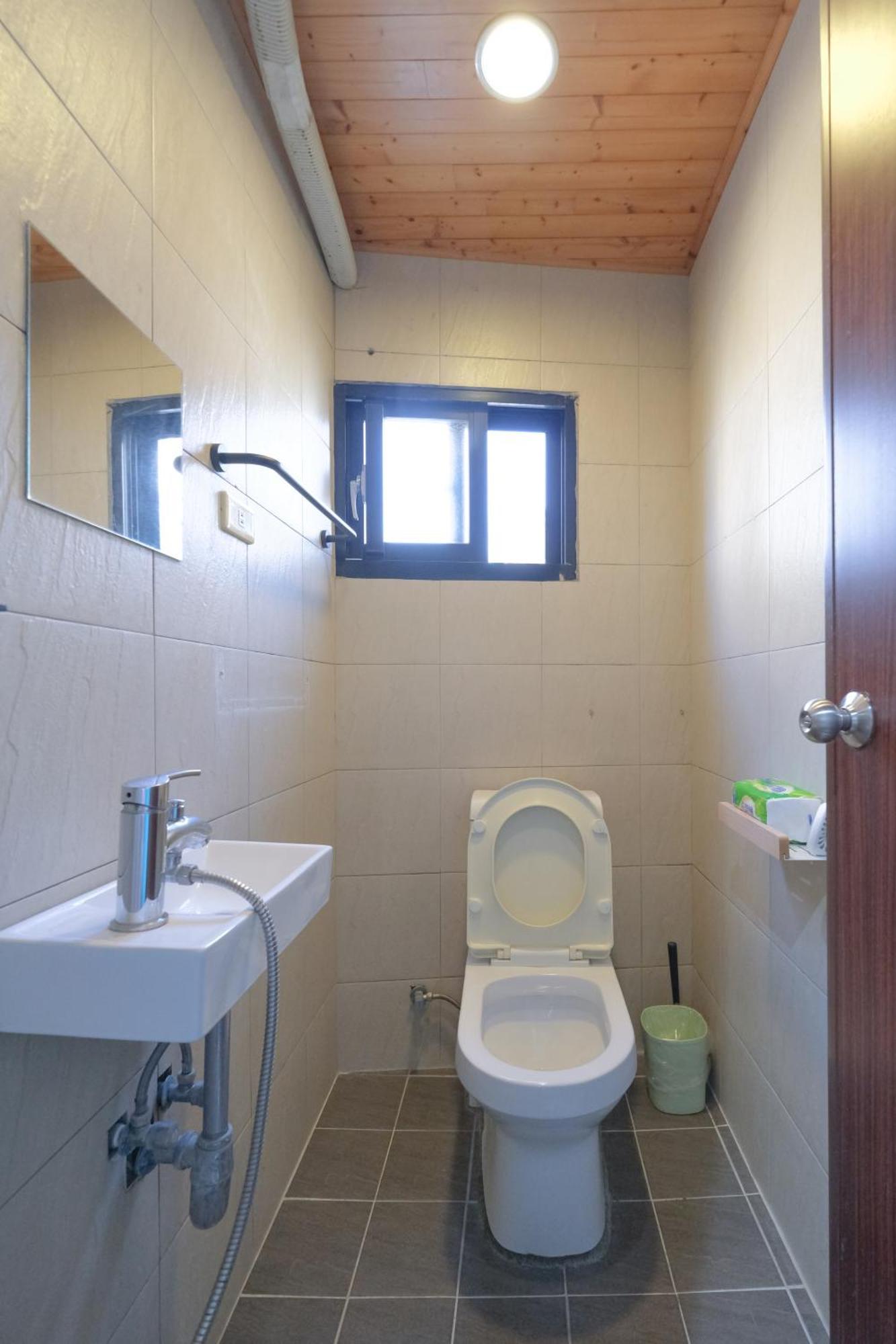 Re+Wood Guesthouse Tainan Extérieur photo
