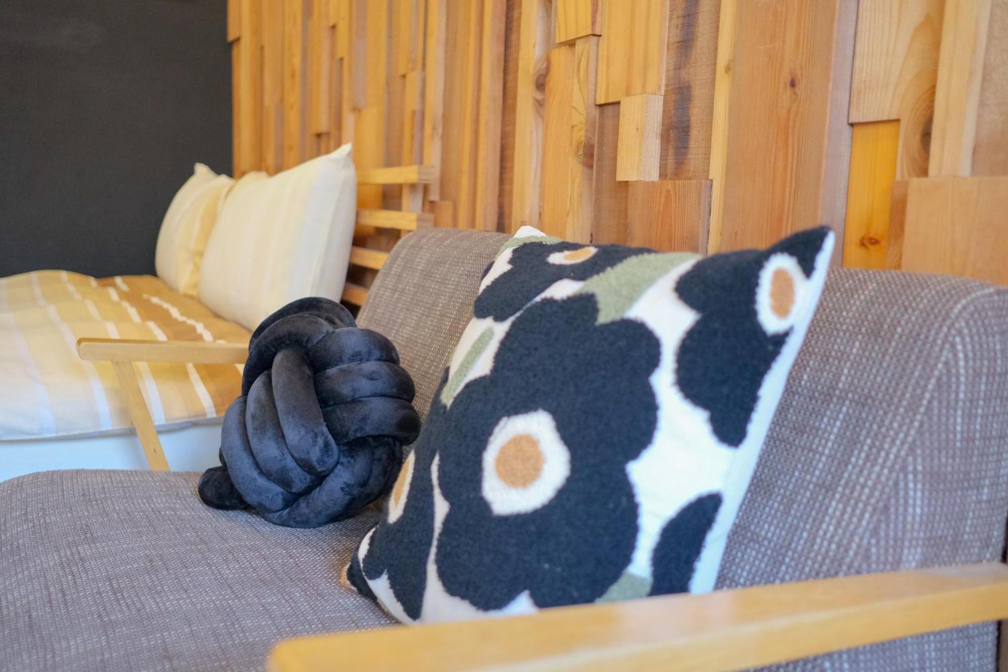 Re+Wood Guesthouse Tainan Extérieur photo