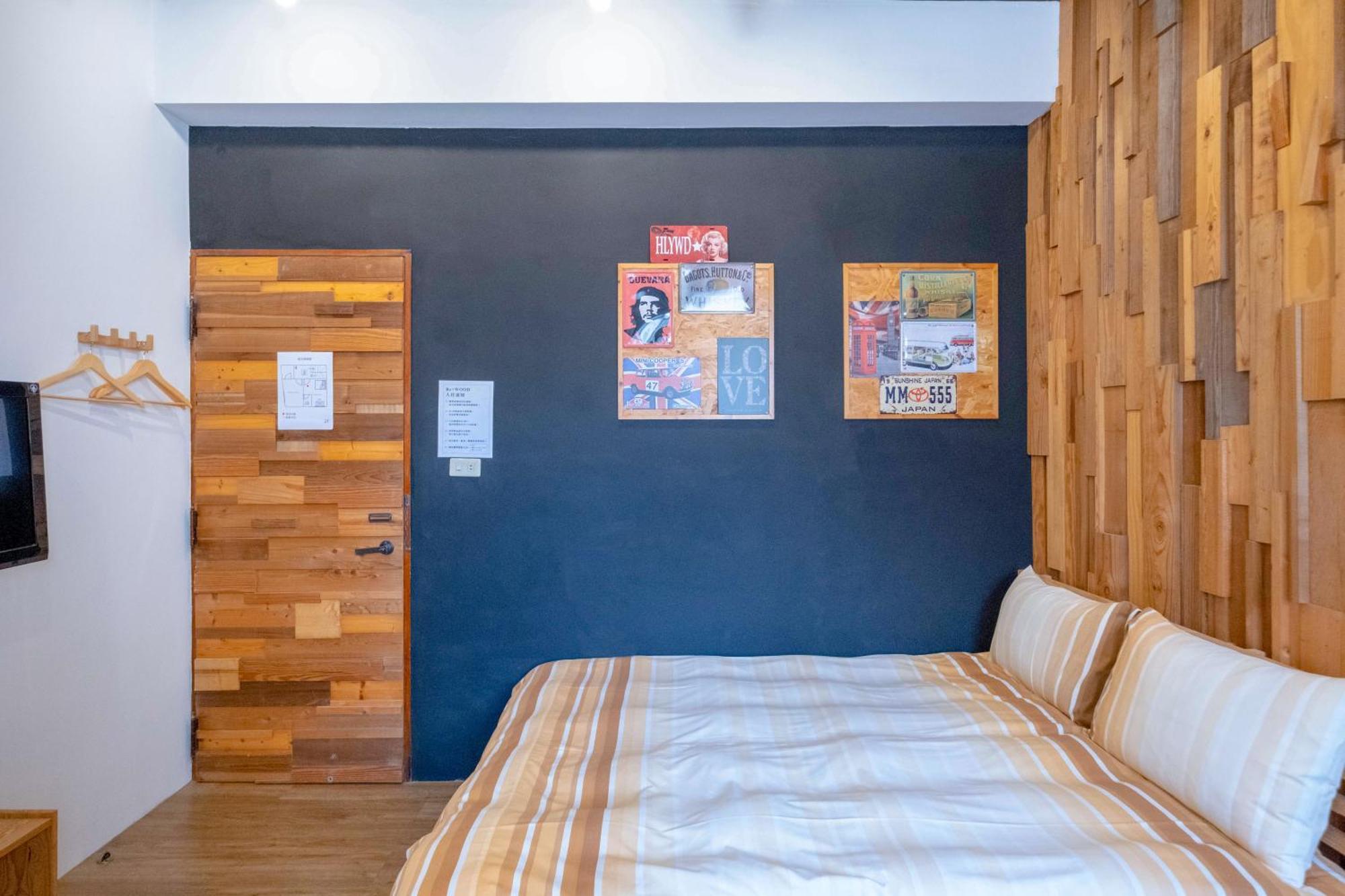 Re+Wood Guesthouse Tainan Extérieur photo