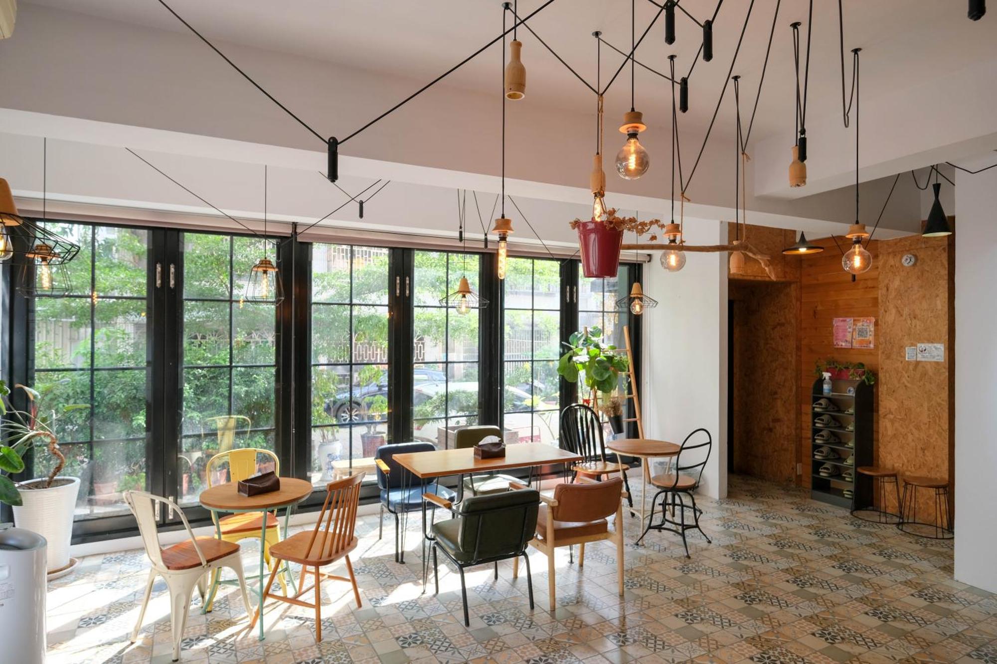 Re+Wood Guesthouse Tainan Extérieur photo